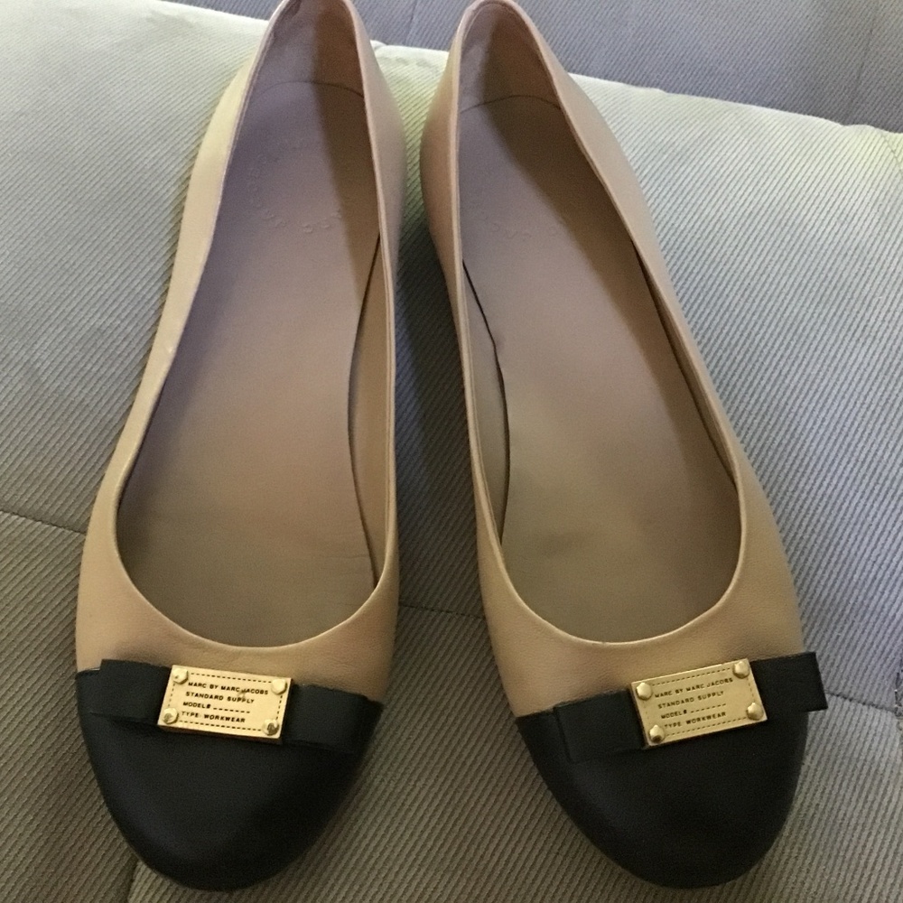 March Jacob’s tan and black toe ballet flats size 37 new without box